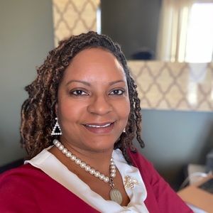 Meet your Posher, Angela